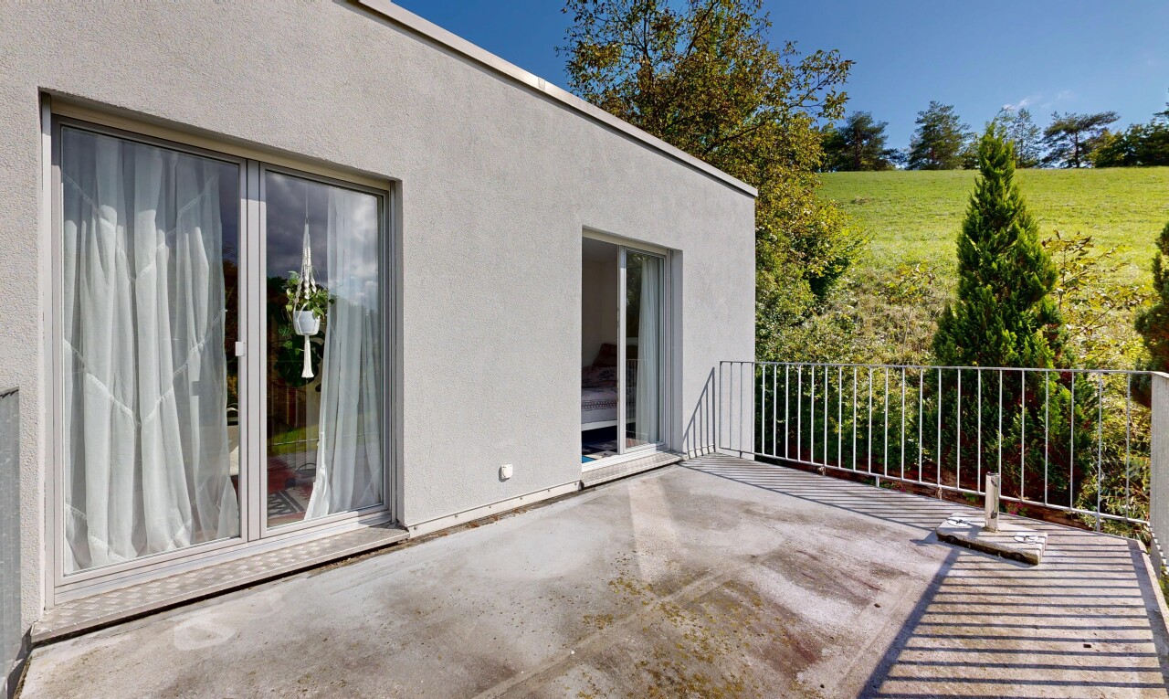 terrasse avec property visible, day time, et terrasse