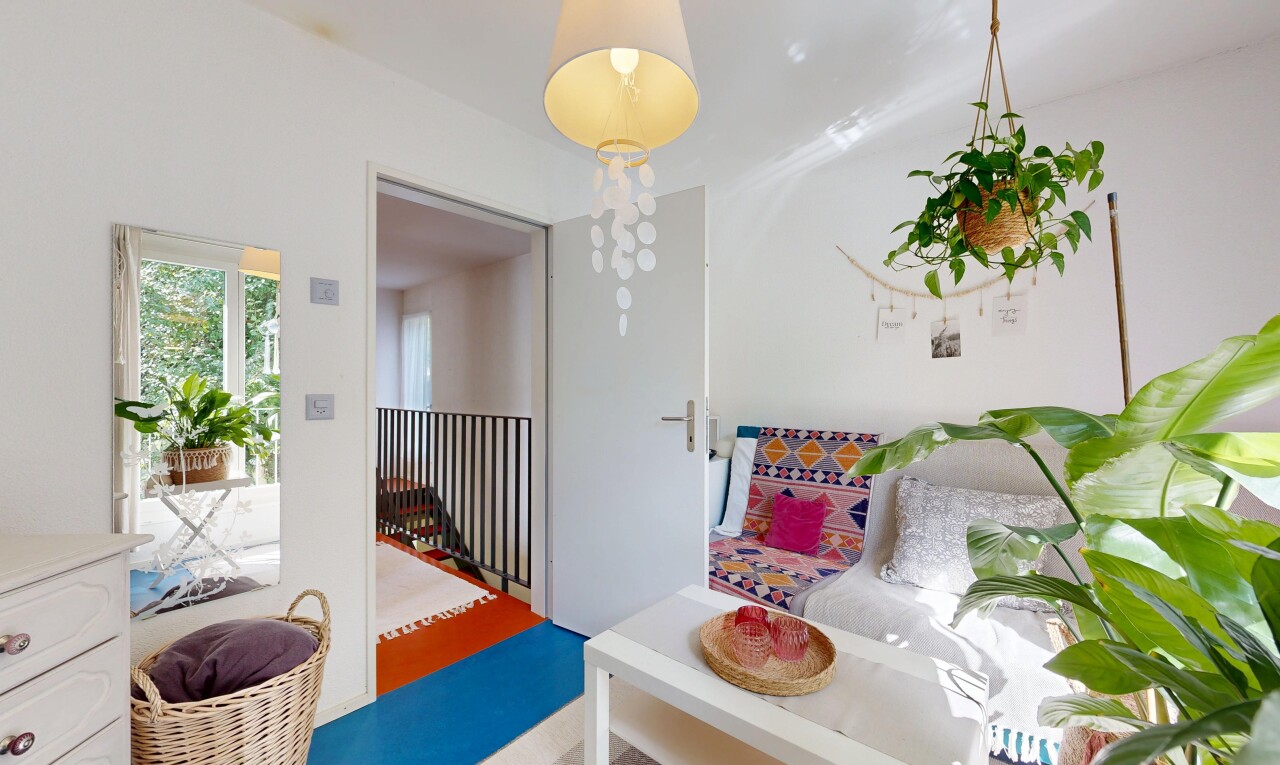 chambre avec cloison sèche, drywall, inside property, lumière naturelle, et natural light