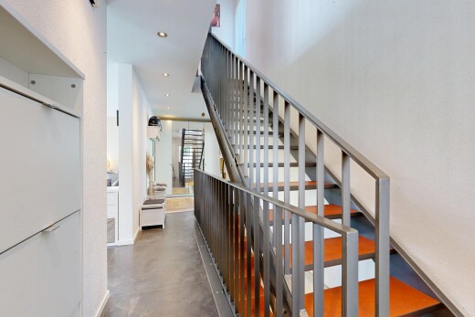 treppe mit natürliches licht, natural light, inside property, treppen, und einbauleuchten