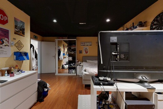 büro mit inside property, holzfußboden, und wood finish floor