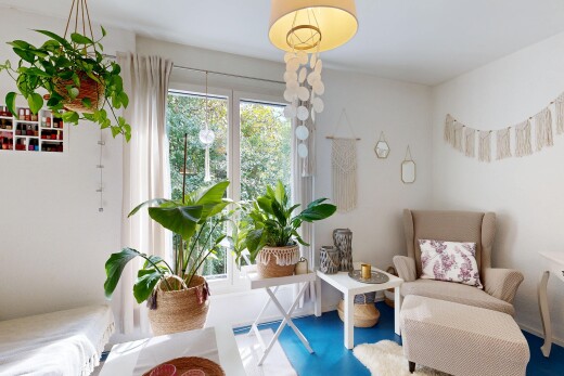 wohnzimmer mit natürliches licht, natural light, gipskartonwand, drywall, und inside property