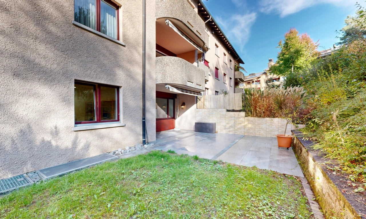 außenansicht mit balkon, stuckverkleidung, day time, und terrasse