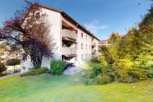 außenansicht mit blick auf wohnanlage und apartment complex view