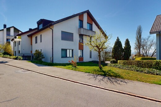 façade avec bardage en stuc, pelouse, et day time