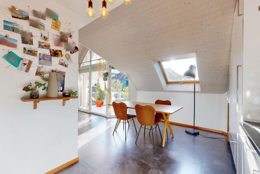 salle à manger avec lumière naturelle, natural light, inside property, puits de lumière, et cloison sèche