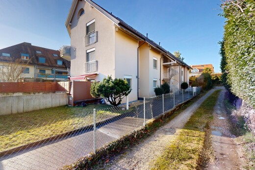 façade avec day time, clôture, et bardage en stuc