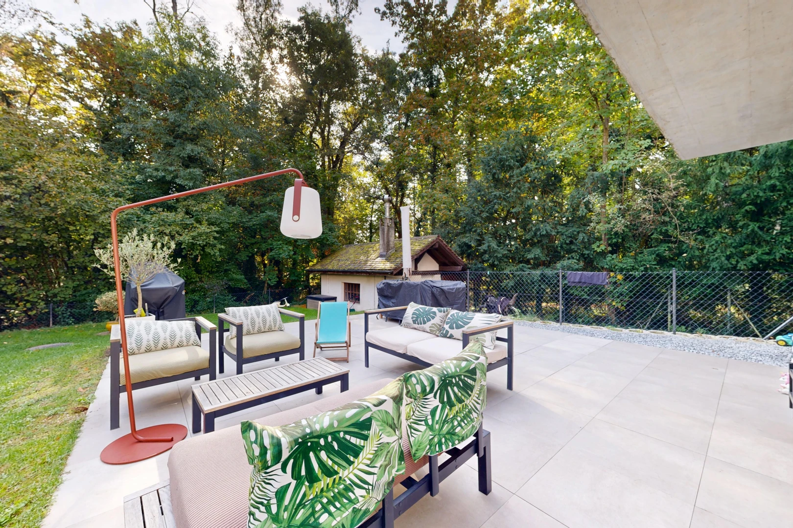 terrasse mit zaun, from property, wohnraum im freien, woods view, und waldblick