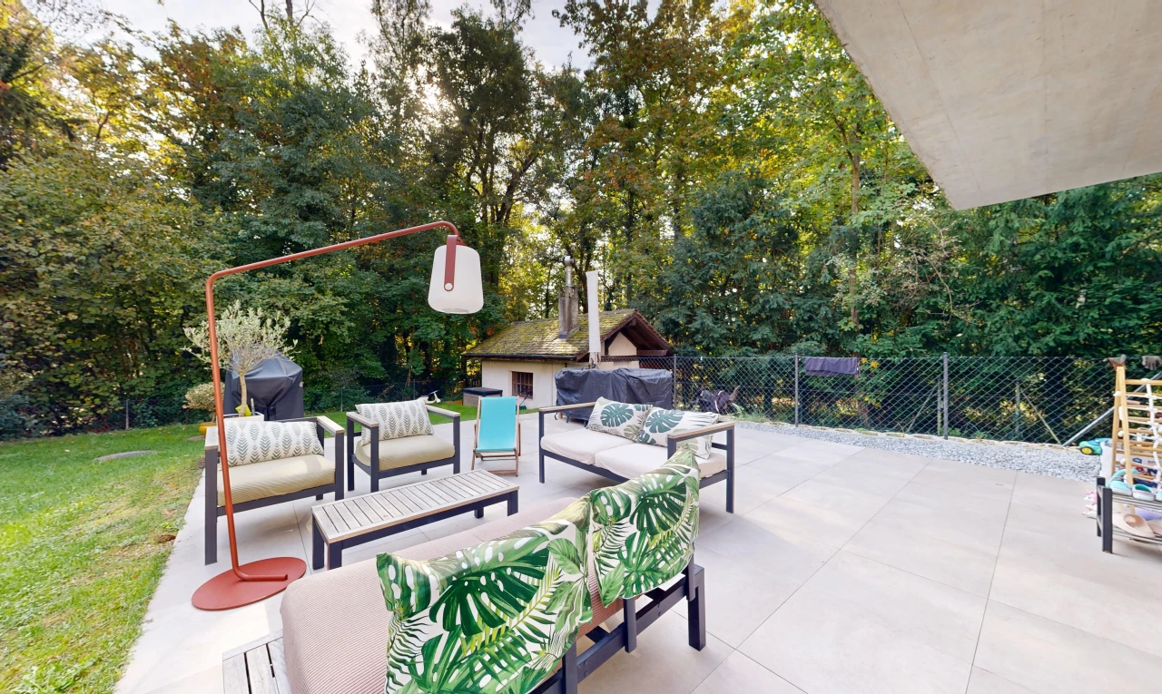 terrasse mit zaun, from property, wohnraum im freien, woods view, und waldblick