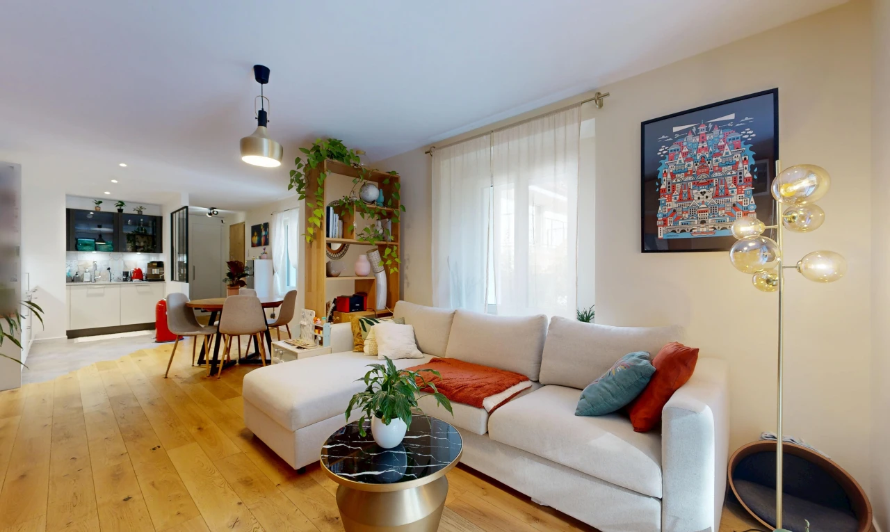 wohn- / esszimmer mit einbauleuchten, pendelleuchte, gipskartonwand, drywall, und inside property