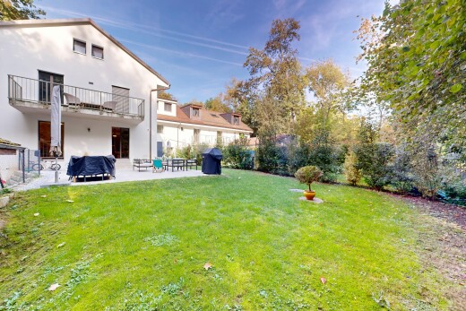 jardin avec balcon, pelouse, terrasse, day time, et from property
