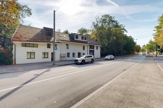 außenansicht mit dachgaube und day time