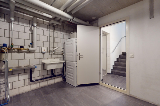 bad mit fliesenboden