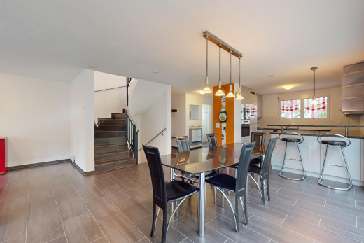 esszimmer mit natürliches licht