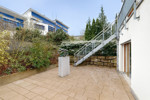 terrasse mit terrasse und treppen