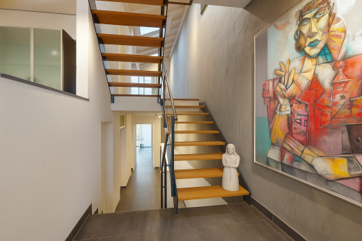 escaliers avec escaliers, inside property, cloison sèche, drywall, et plafond haut