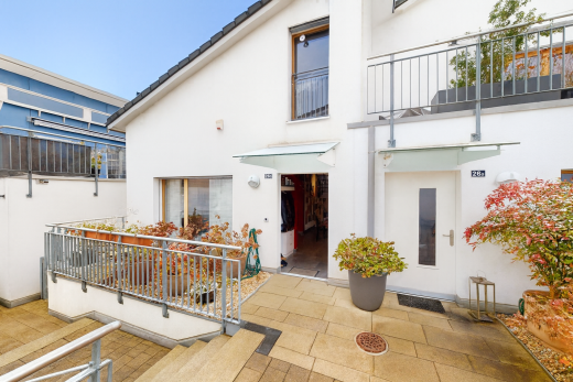 außenansicht mit stuckverkleidung und property visible