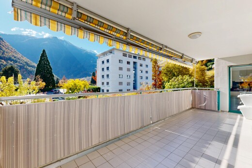 terrasse avec mountain view, vue sur la montagne, day time, terrasse, et auvent