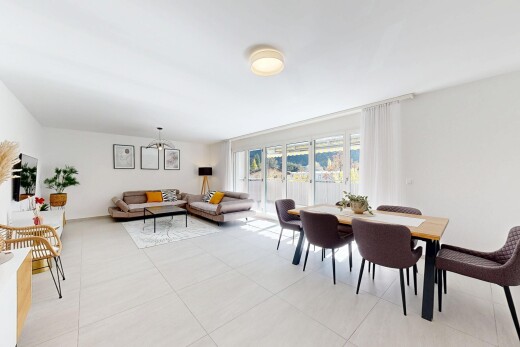salon / salle à manger avec drywall, cloison sèche, inside property, natural light, et lumière naturelle
