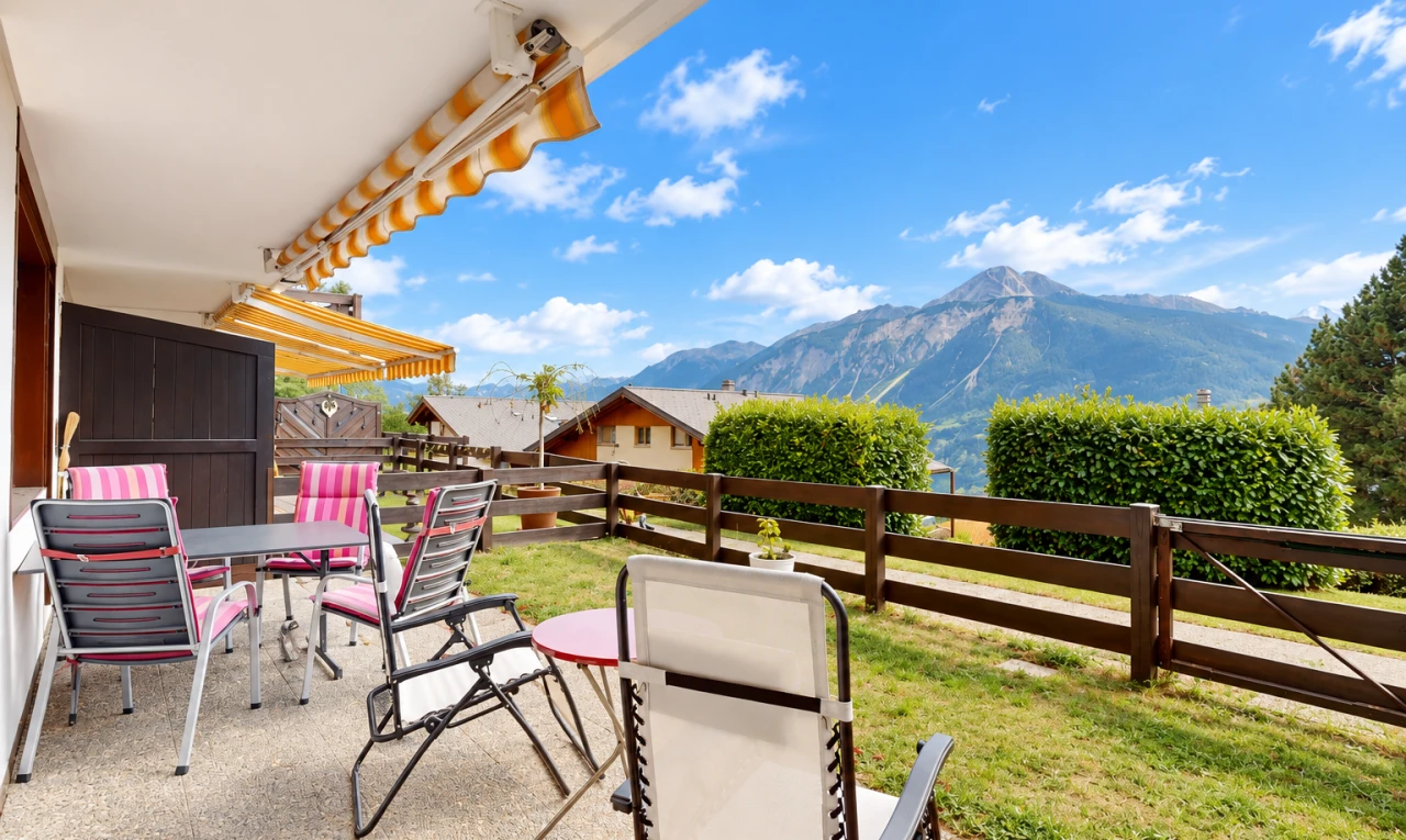 terrasse avec auvent, terrasse, from property, mountain view, et vue sur la montagne