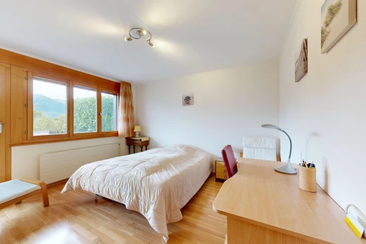 chambre avec radiateur, drywall, cloison sèche, inside property, et wood finish floor