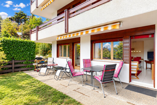 terrasse mit terrasse, balkon, day time, essbereich im freien, und zaun