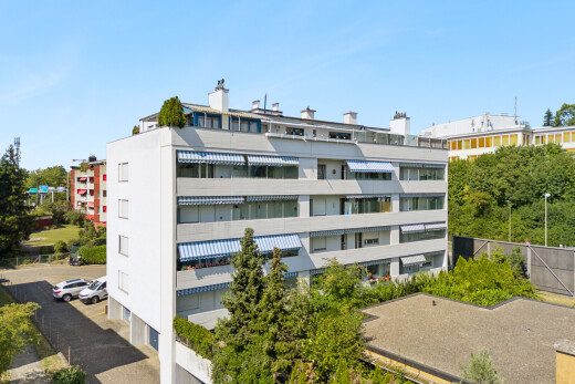 außenansicht mit apartment complex view, blick auf wohnanlage, day time, und drone view