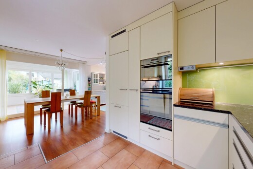 küche mit doppel backofen, inside property, natural light, natürliches licht, und tile floor