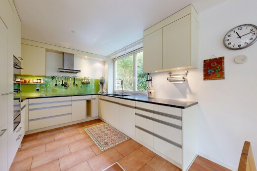 küche mit natural light, natürliches licht, drywall, gipskartonwand, und dunstabzugshaube