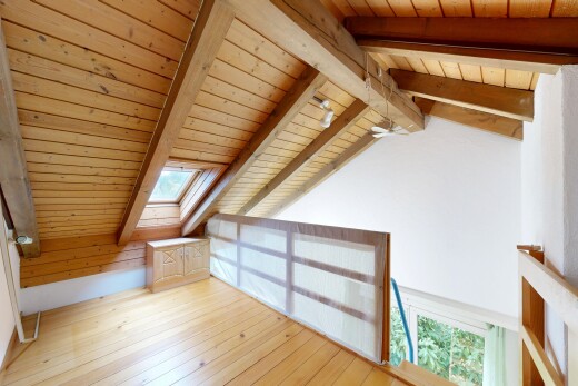 innenraum mit wood ceiling, holzdecke, inside property, beamed ceiling, und balkendecke
