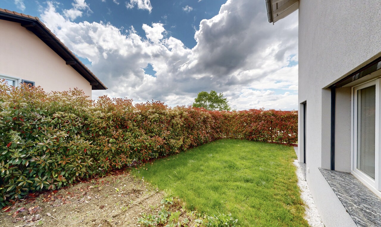 garden featuring a yard