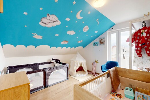zimmer / schlafzimmer mit zusätzliches zimmer, kinderzimmer, niedrige decke, low ceiling, und dachschräge