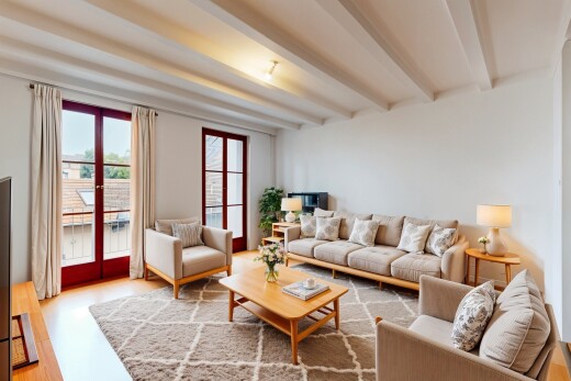 wohnzimmer mit inside property, gipskartonwand, drywall, natürliches licht, und natural light