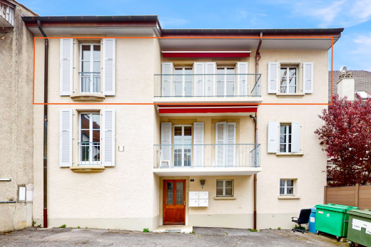 außenansicht mit balkon