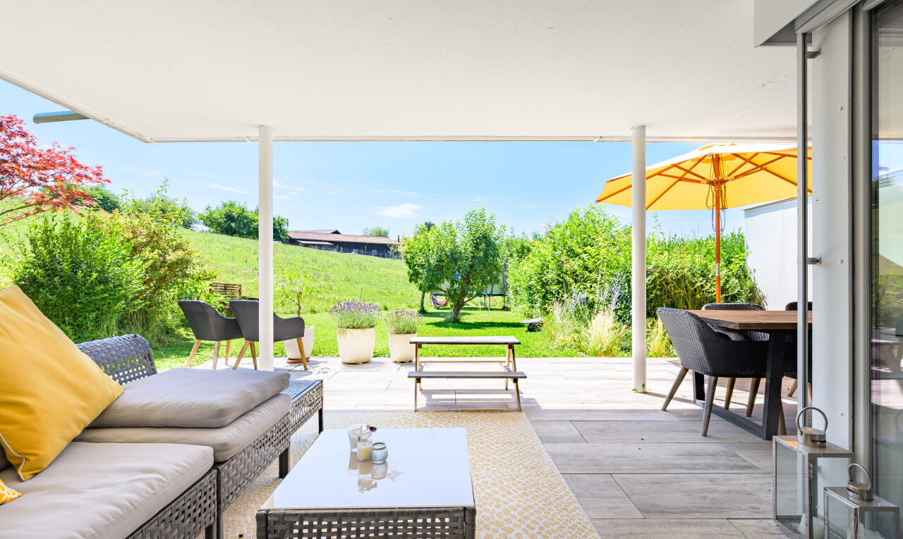 terrasse mit from property, day time, wohnraum im freien, und terrasse