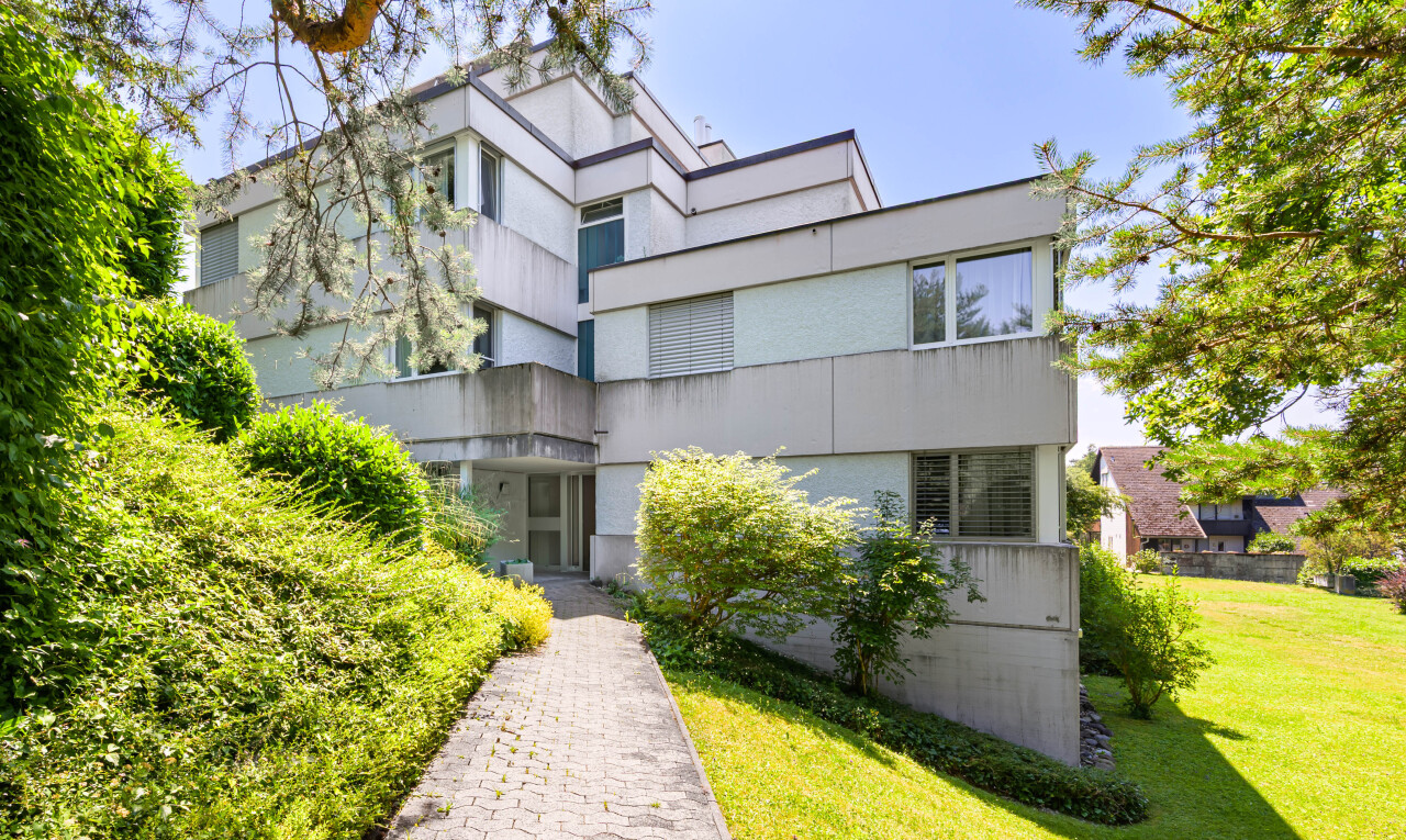 außenansicht mit property visible und day time