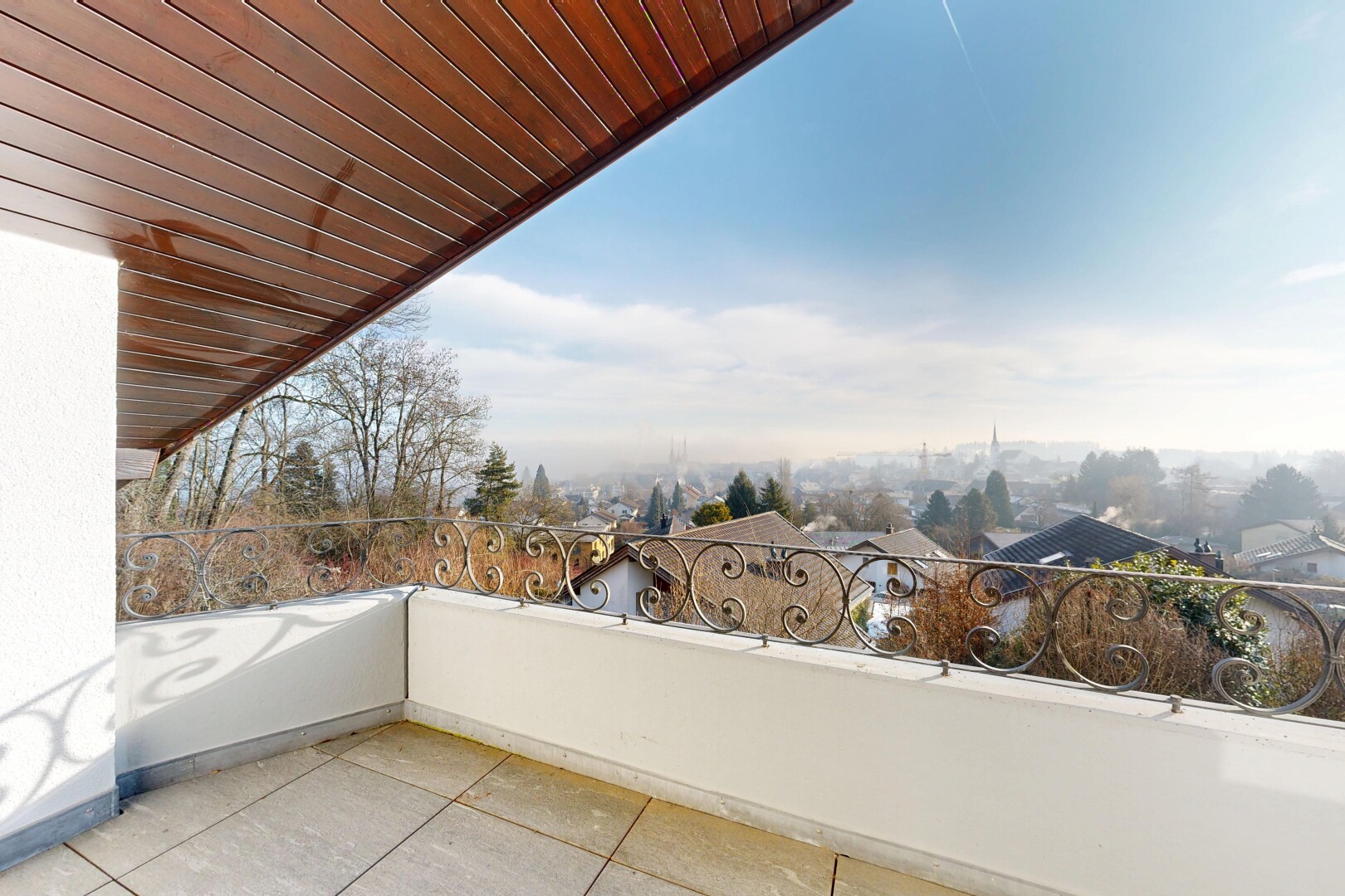 balcon avec from property et day time