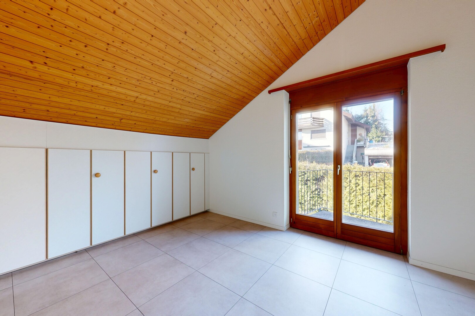 pièce vide avec lumière naturelle, natural light, inside property, cloison sèche, et drywall