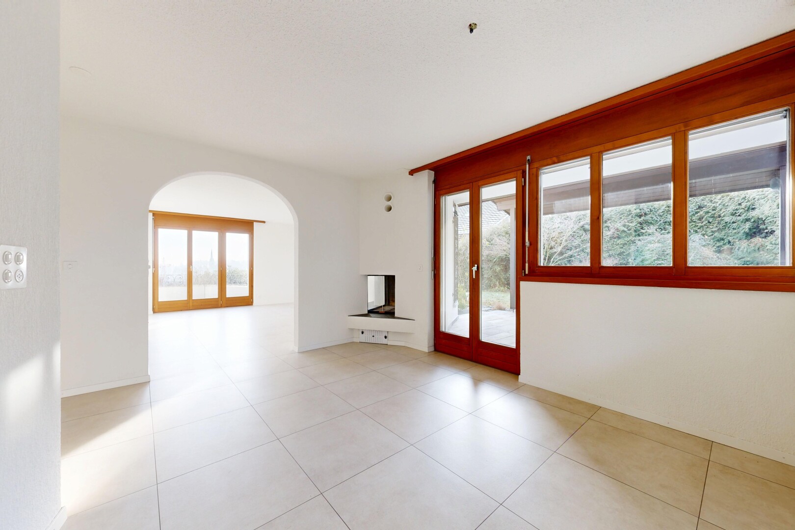 pièce vide avec inside property, lumière naturelle, natural light, cloison sèche, et drywall