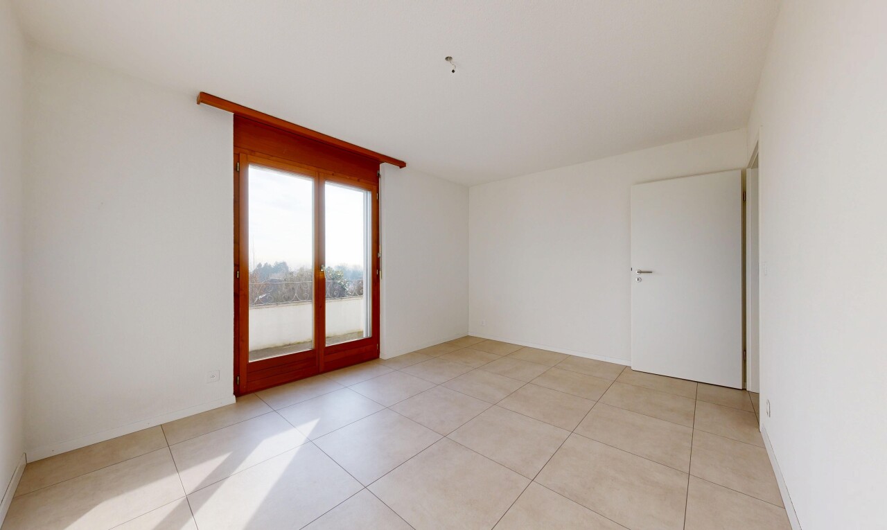 pièce vide avec lumière naturelle, natural light, cloison sèche, drywall, et inside property
