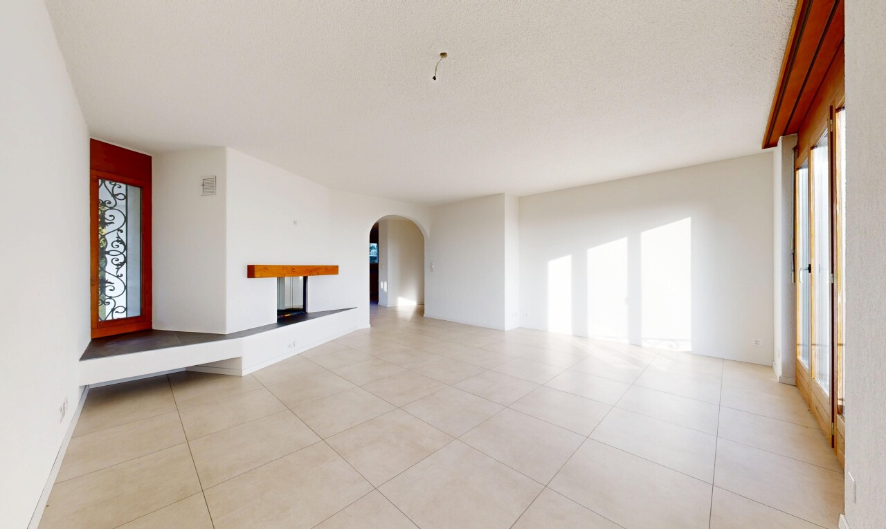 pièce vide avec lumière naturelle, natural light, passages en arc, cloison sèche, et drywall