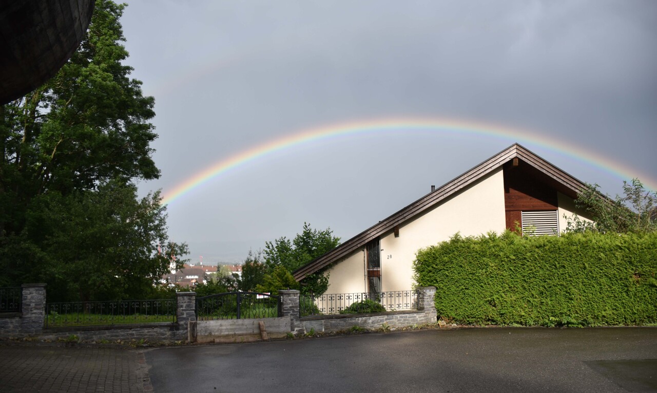 façade avec clôture et bardage en stuc