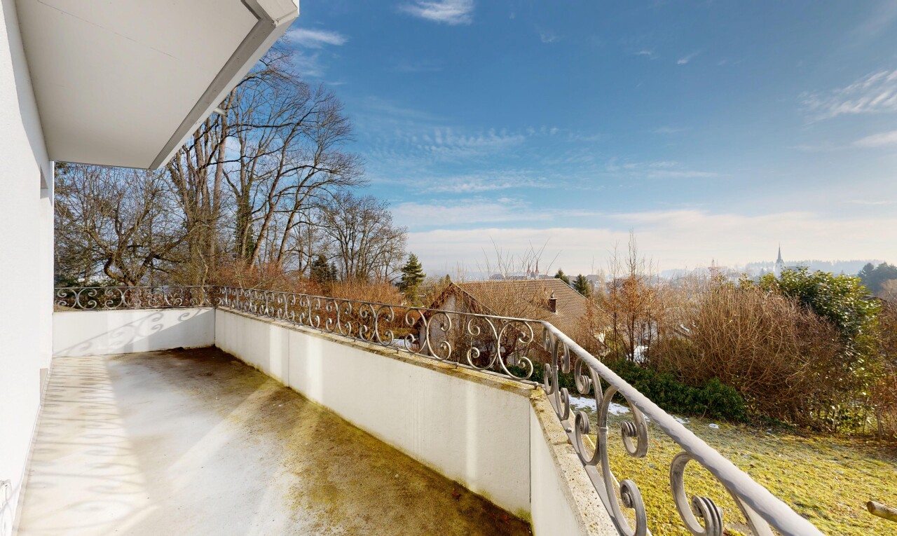 balcon avec from property, day time, et terrasse
