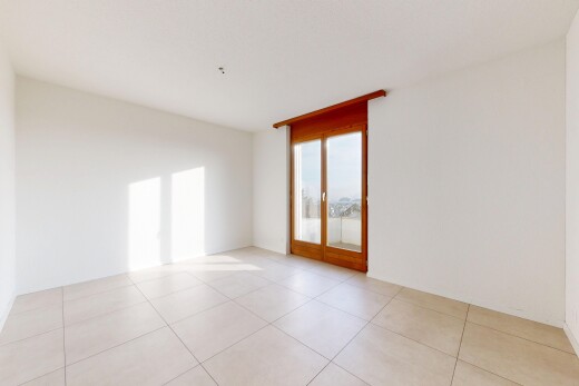 pièce vide avec lumière naturelle, natural light, cloison sèche, drywall, et inside property