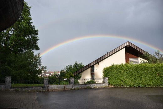façade avec clôture et bardage en stuc