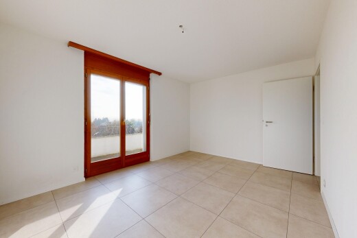 pièce vide avec lumière naturelle, natural light, cloison sèche, drywall, et inside property