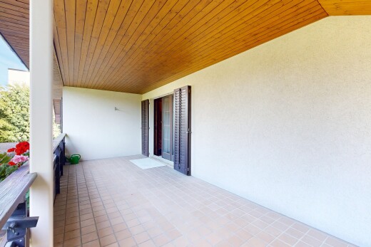 terrasse mit property visible und balkon