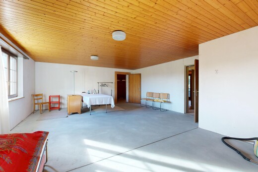 wohnzimmer mit inside property, natürliches licht, natural light, betonboden, und concrete floor