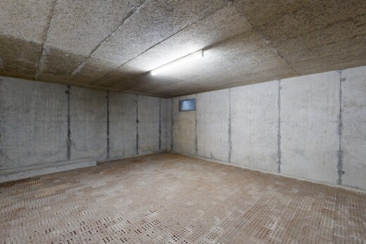 leerer raum mit keller, inside property, betonmauer, und concrete wall