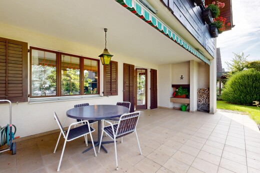 terrasse mit markise, essbereich im freien, property visible, und terrasse