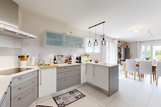 küche mit dunstabzugshaube, küchentheke, kitchen peninsula, arbeitsplatten, und light countertops